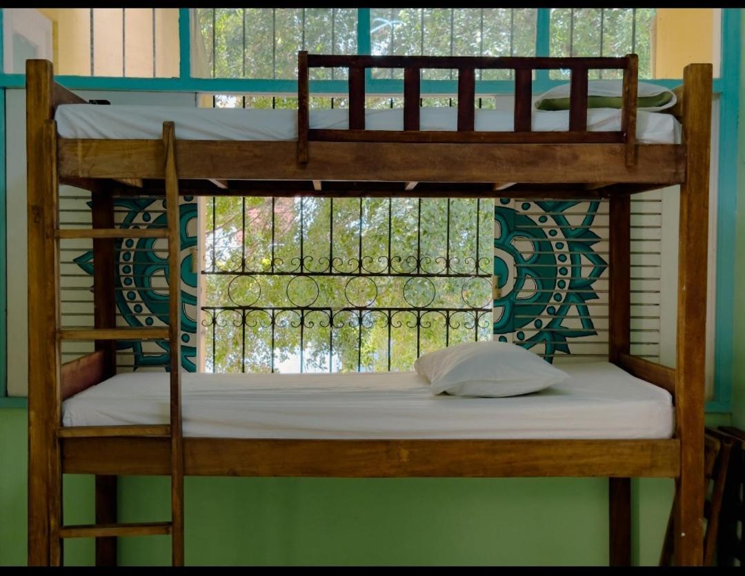 Lord Hostel Салвадор Екстериор снимка